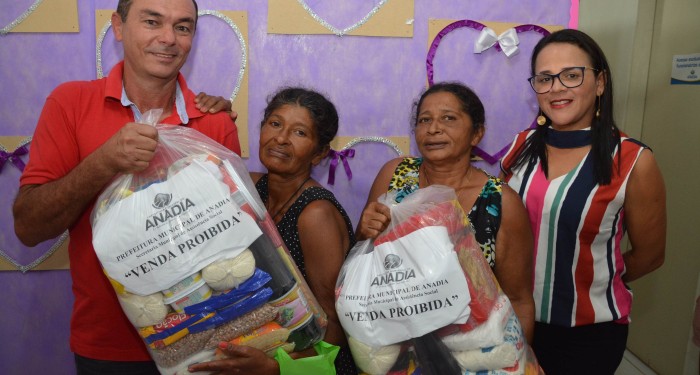 Prefeitura contempla 200 famílias com entrega de cestas básicas