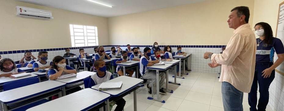 Após a restruturação completa, estudantes da Escola Profº José Medeiros tem aula inaugural
