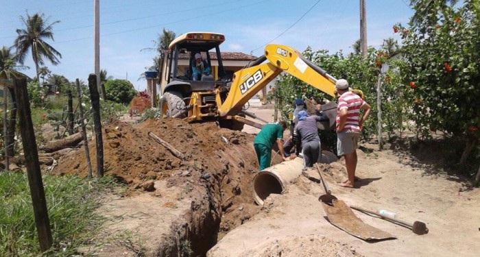 Prefeitura realiza melhorias e instala novos bueiros em estrada da Chã do Brejo