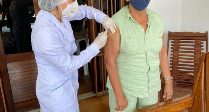 Combate à Covid-19: Saúde inicia etapa de vacinação nos idosos