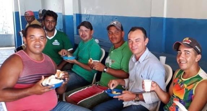 Prefeito Celino Rocha participa de café da manhã e sorteio em homenagem ao Dia dos Garis