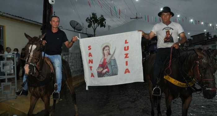 Povoado Tapera abre os festejos da padroeira Santa Luzia com tradicional festa dos bandos