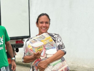 Assistência Social distribui 300 cestas de alimentos