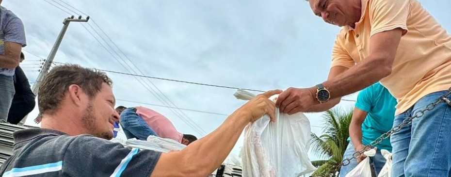 Santa Tradição: Prefeitura distribui 6 toneladas de pescado