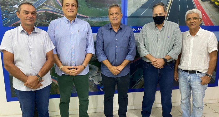 Prefeito Celino Rocha solicita do DER melhorias nas estradas de acesso ao município
