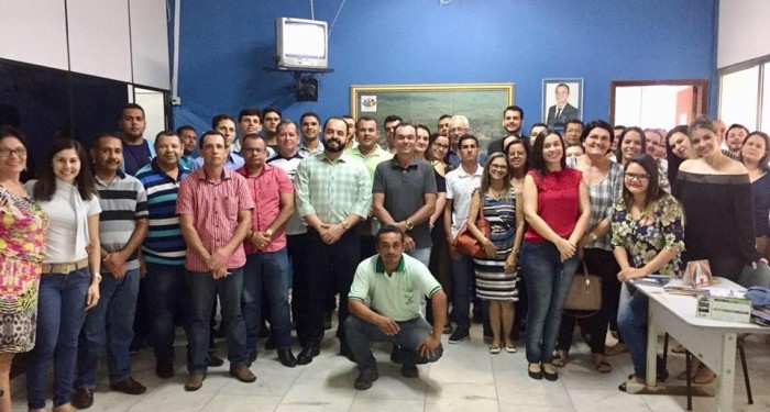 Prefeito Celino Rocha se reúne com equipe de governo para traçar planejamento