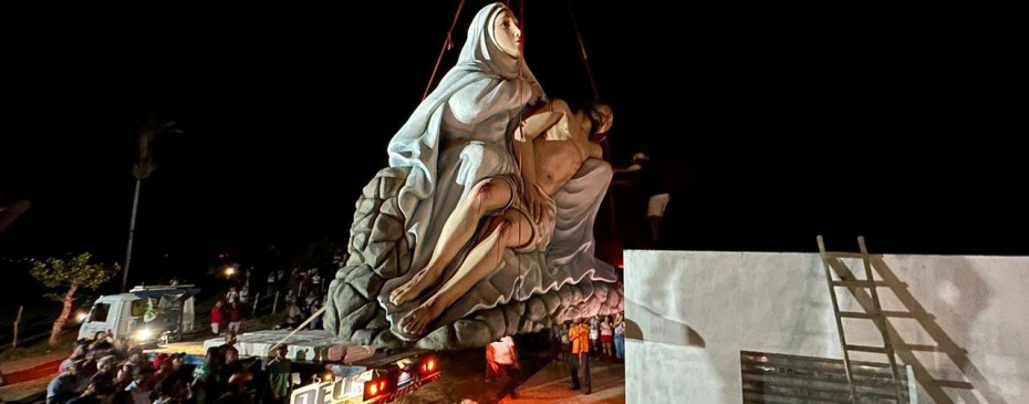 Festa da Padroeira: Fiéis recebem monumento de Nossa Senhora da Piedade